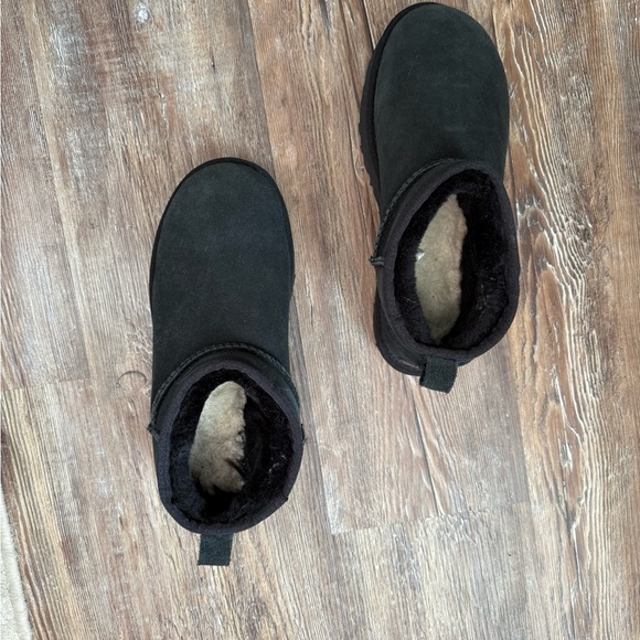 Black Mini Uggs - Picture 2 of 3